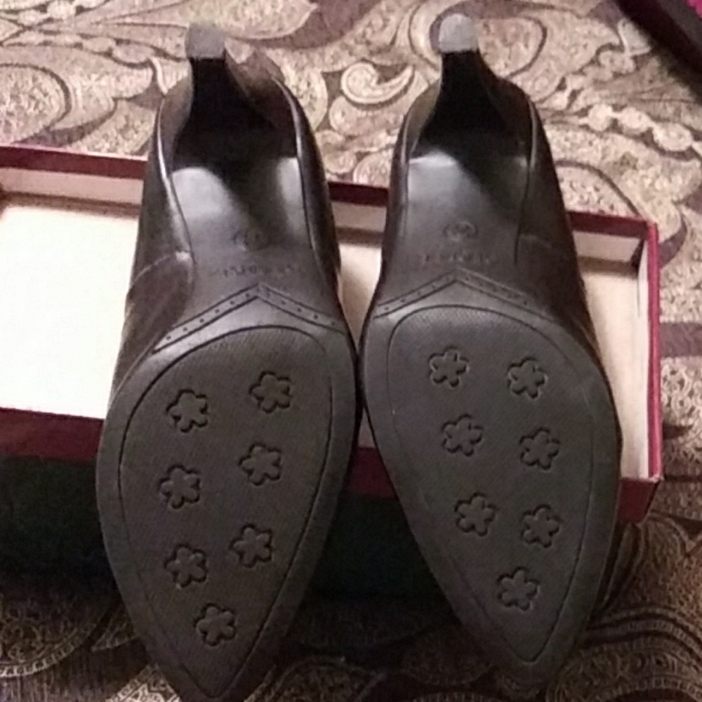 Shoes - Picture 2 of 3